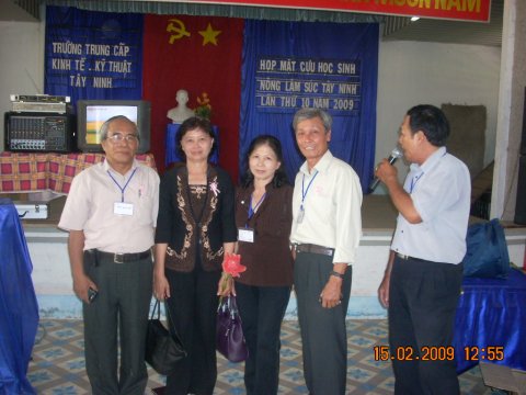 Vợ chồng thầy Đẩu và thầy Tho gặp lại trong lần họp thứ 10